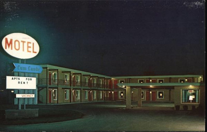 Village Inn Motel (Cum Laude Motel) - Vintage Postcard